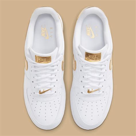 nike air force schnürsenkel gold|air force 1 sneaker gold.